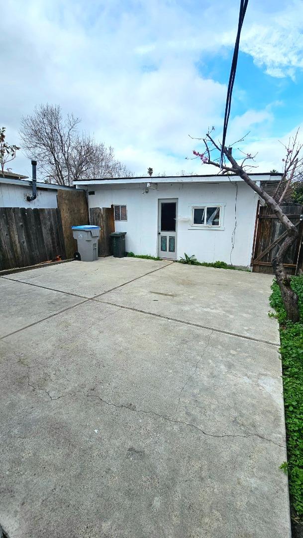 Detail Gallery Image 8 of 9 For 371 E William St, San Jose,  CA 95112 - 3 Beds | 2 Baths