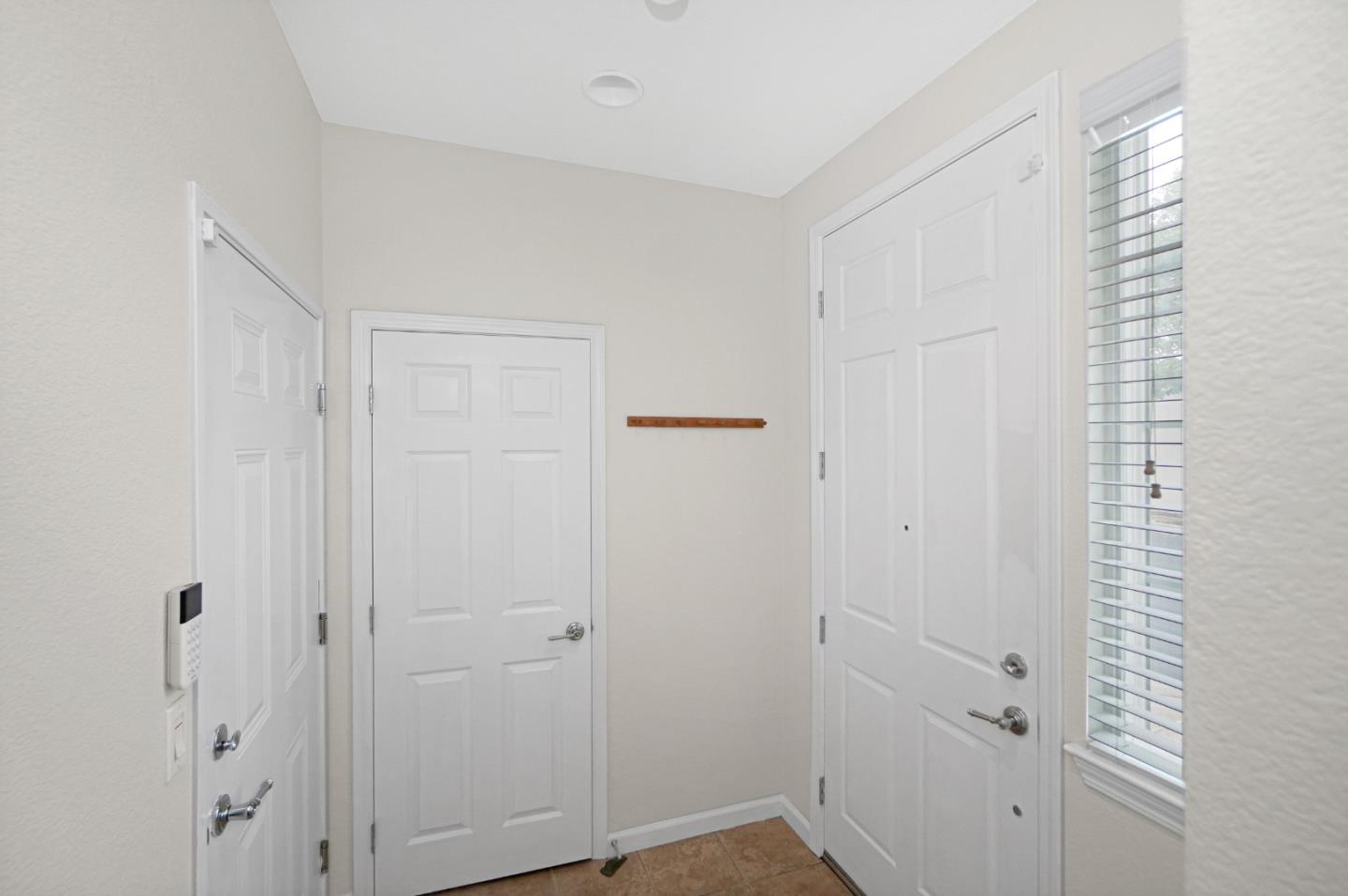 Detail Gallery Image 13 of 48 For 2502 Jetty Dr, Richmond,  CA 94804 - 2 Beds | 2/1 Baths