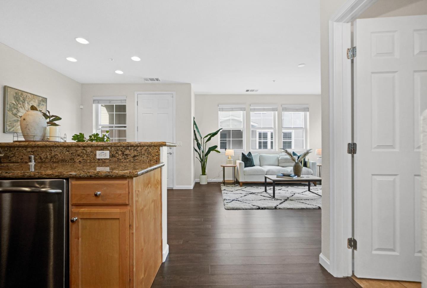 Detail Gallery Image 16 of 48 For 2502 Jetty Dr, Richmond,  CA 94804 - 2 Beds | 2/1 Baths