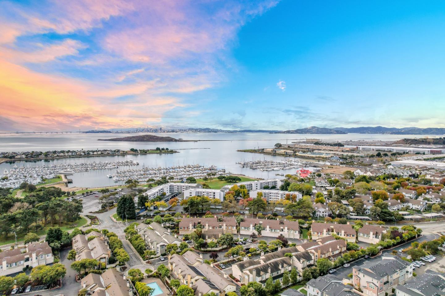 Detail Gallery Image 4 of 48 For 2502 Jetty Dr, Richmond,  CA 94804 - 2 Beds | 2/1 Baths