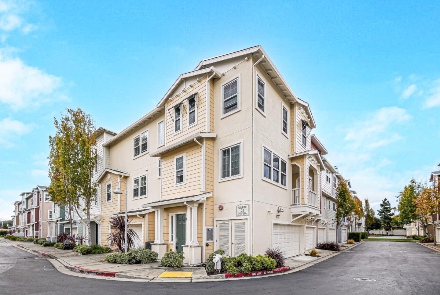 Detail Gallery Image 5 of 48 For 2502 Jetty Dr, Richmond,  CA 94804 - 2 Beds | 2/1 Baths