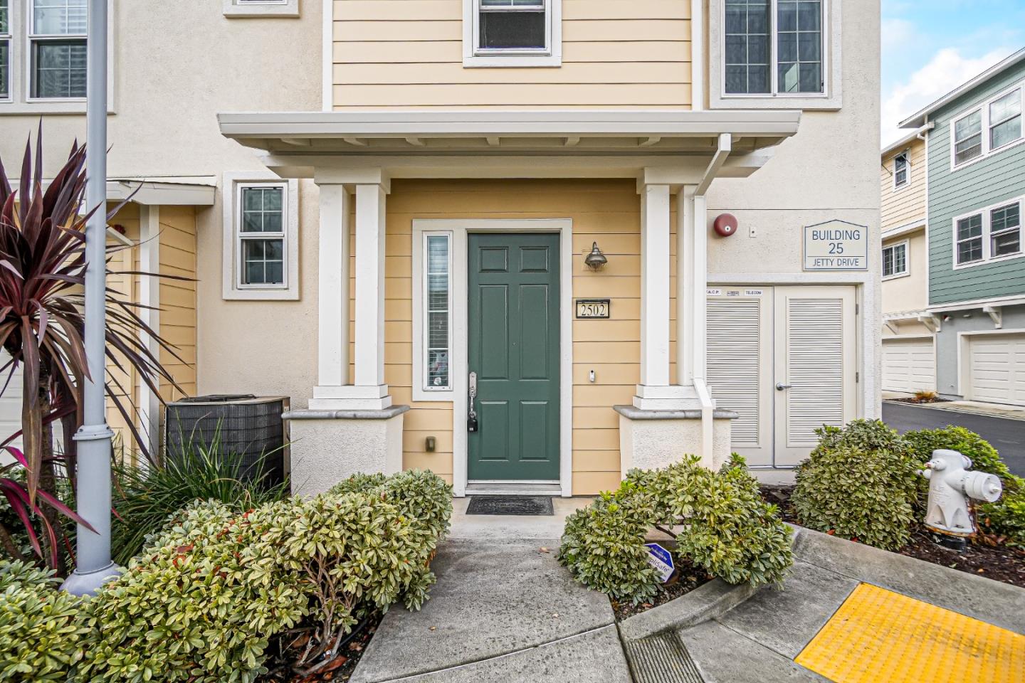 Detail Gallery Image 6 of 48 For 2502 Jetty Dr, Richmond,  CA 94804 - 2 Beds | 2/1 Baths