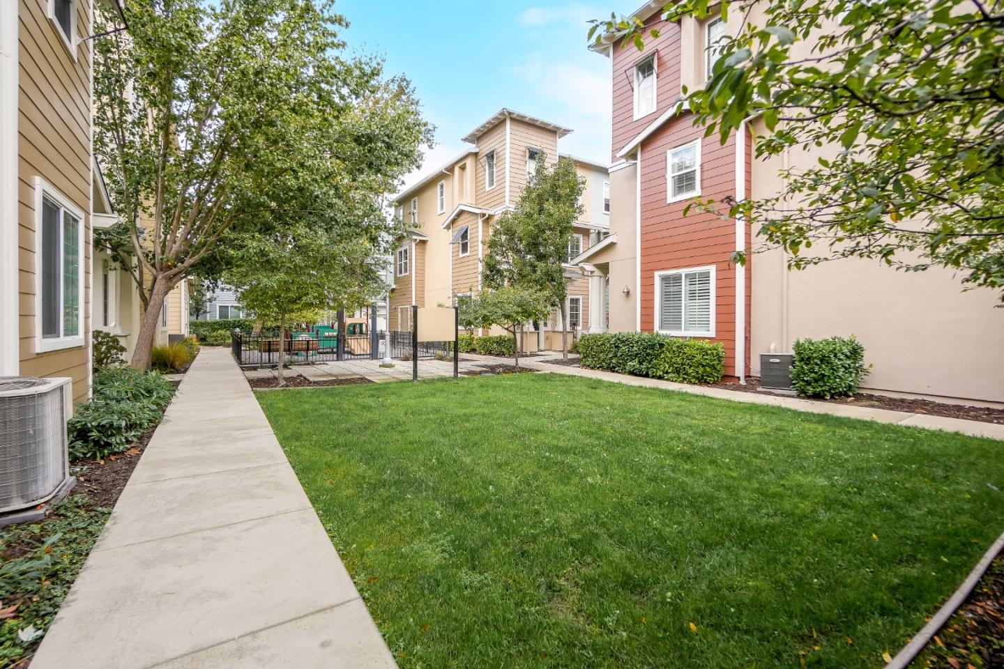 Detail Gallery Image 8 of 48 For 2502 Jetty Dr, Richmond,  CA 94804 - 2 Beds | 2/1 Baths