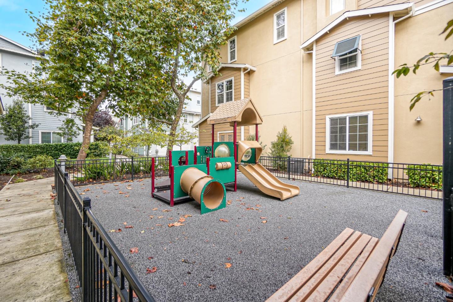 Detail Gallery Image 9 of 48 For 2502 Jetty Dr, Richmond,  CA 94804 - 2 Beds | 2/1 Baths