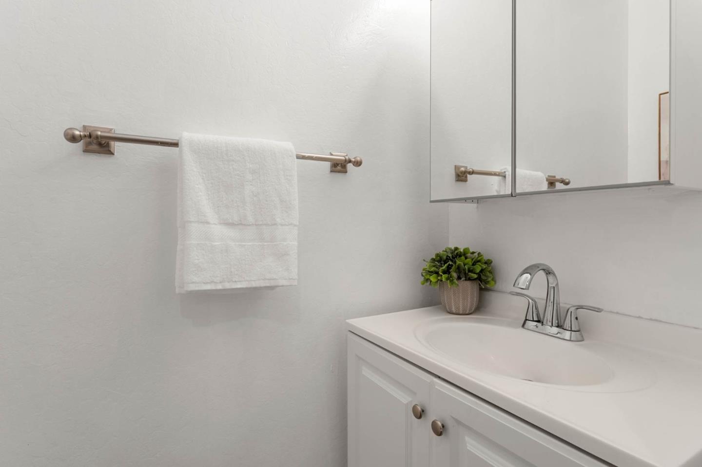 Detail Gallery Image 10 of 34 For 4415 Norwalk Dr #3,  San Jose,  CA 95129 - 3 Beds | 2/1 Baths