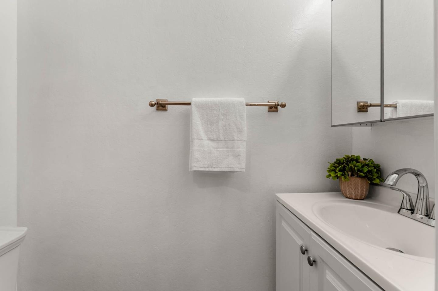 Detail Gallery Image 11 of 34 For 4415 Norwalk Dr #3,  San Jose,  CA 95129 - 3 Beds | 2/1 Baths