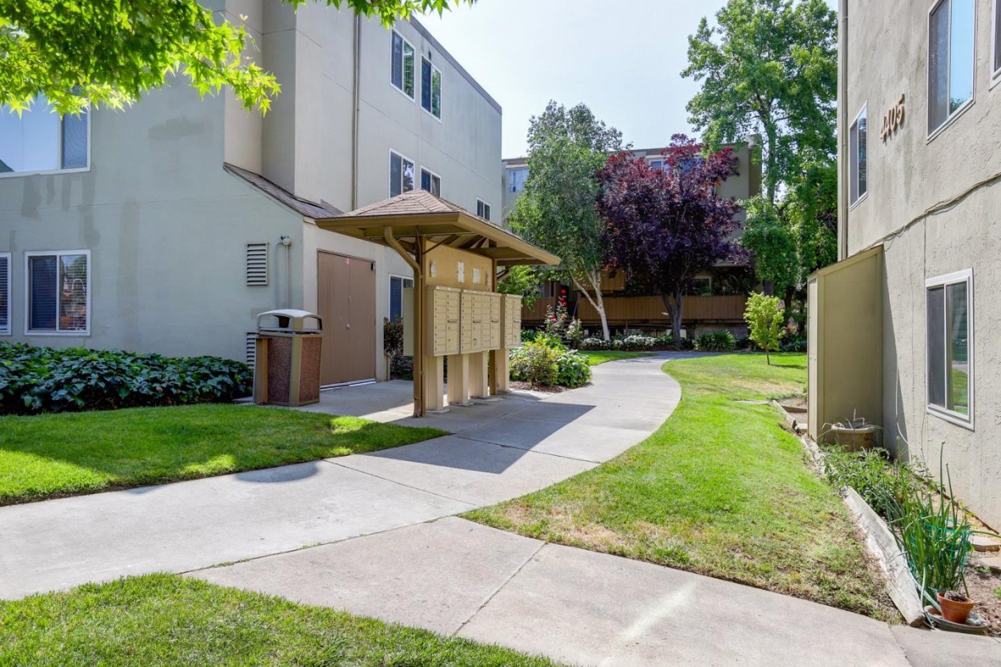 Detail Gallery Image 31 of 34 For 4415 Norwalk Dr #3,  San Jose,  CA 95129 - 3 Beds | 2/1 Baths