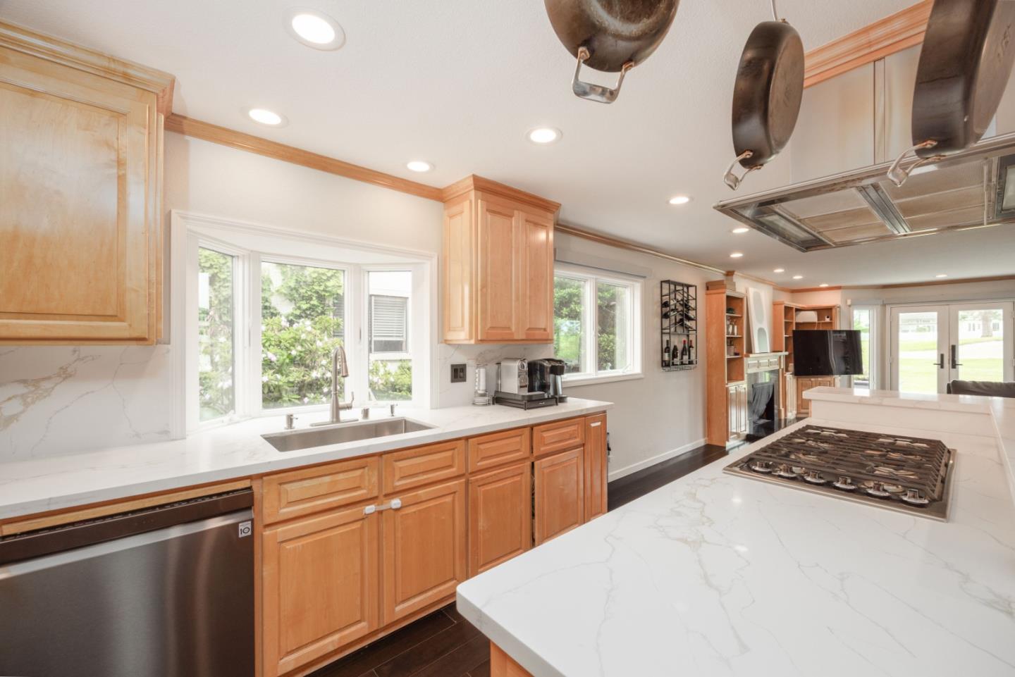 Detail Gallery Image 13 of 63 For 447 Burning Tree Ct, Half Moon Bay,  CA 94019 - 3 Beds | 2/1 Baths