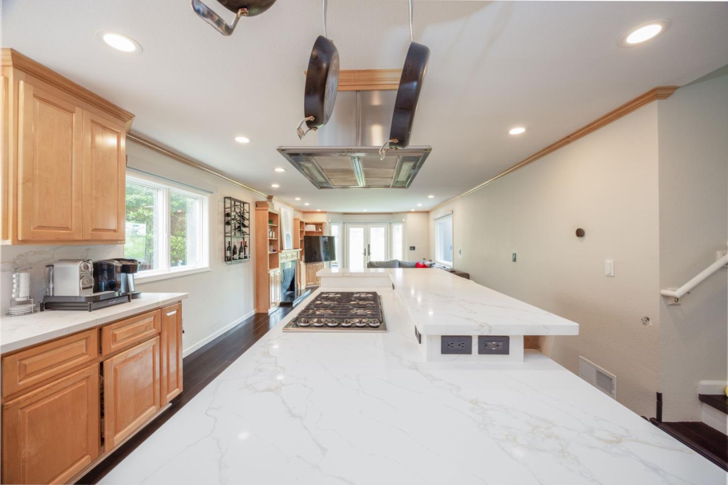 Detail Gallery Image 14 of 63 For 447 Burning Tree Ct, Half Moon Bay,  CA 94019 - 3 Beds | 2/1 Baths