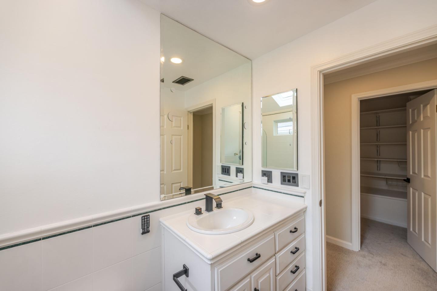 Detail Gallery Image 31 of 63 For 447 Burning Tree Ct, Half Moon Bay,  CA 94019 - 3 Beds | 2/1 Baths