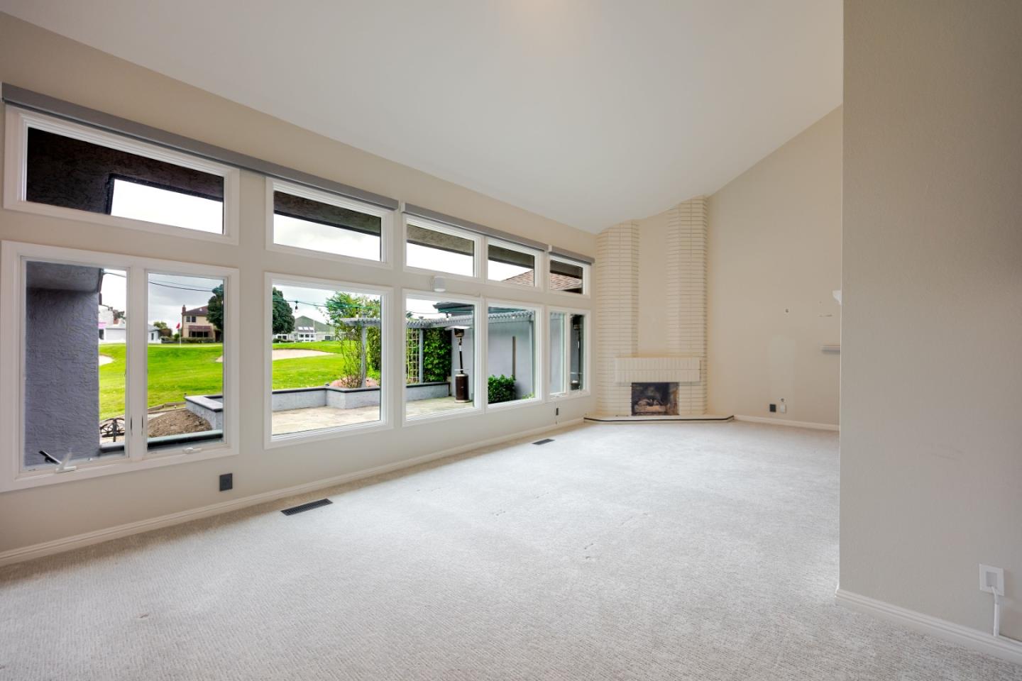 Detail Gallery Image 7 of 63 For 447 Burning Tree Ct, Half Moon Bay,  CA 94019 - 3 Beds | 2/1 Baths