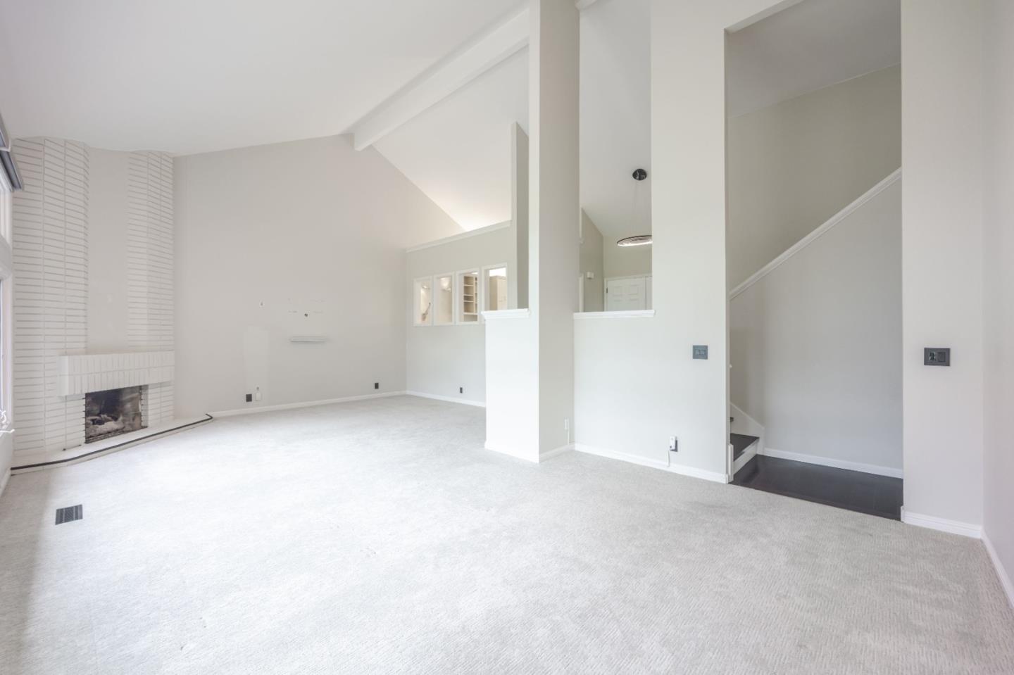 Detail Gallery Image 8 of 63 For 447 Burning Tree Ct, Half Moon Bay,  CA 94019 - 3 Beds | 2/1 Baths