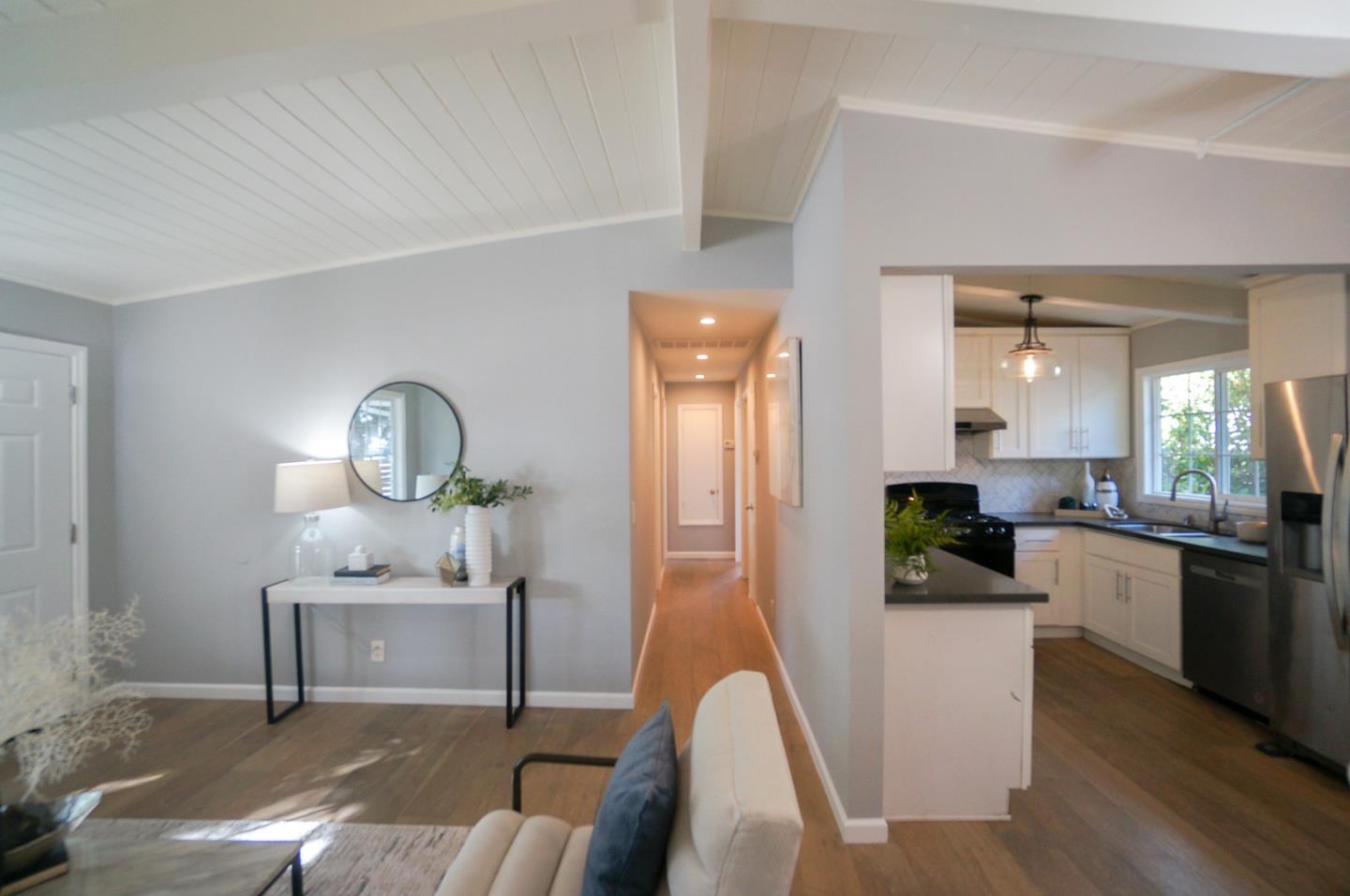 Detail Gallery Image 3 of 8 For 1304 Modoc Ave, Menlo Park,  CA 94025 - 3 Beds | 1 Baths