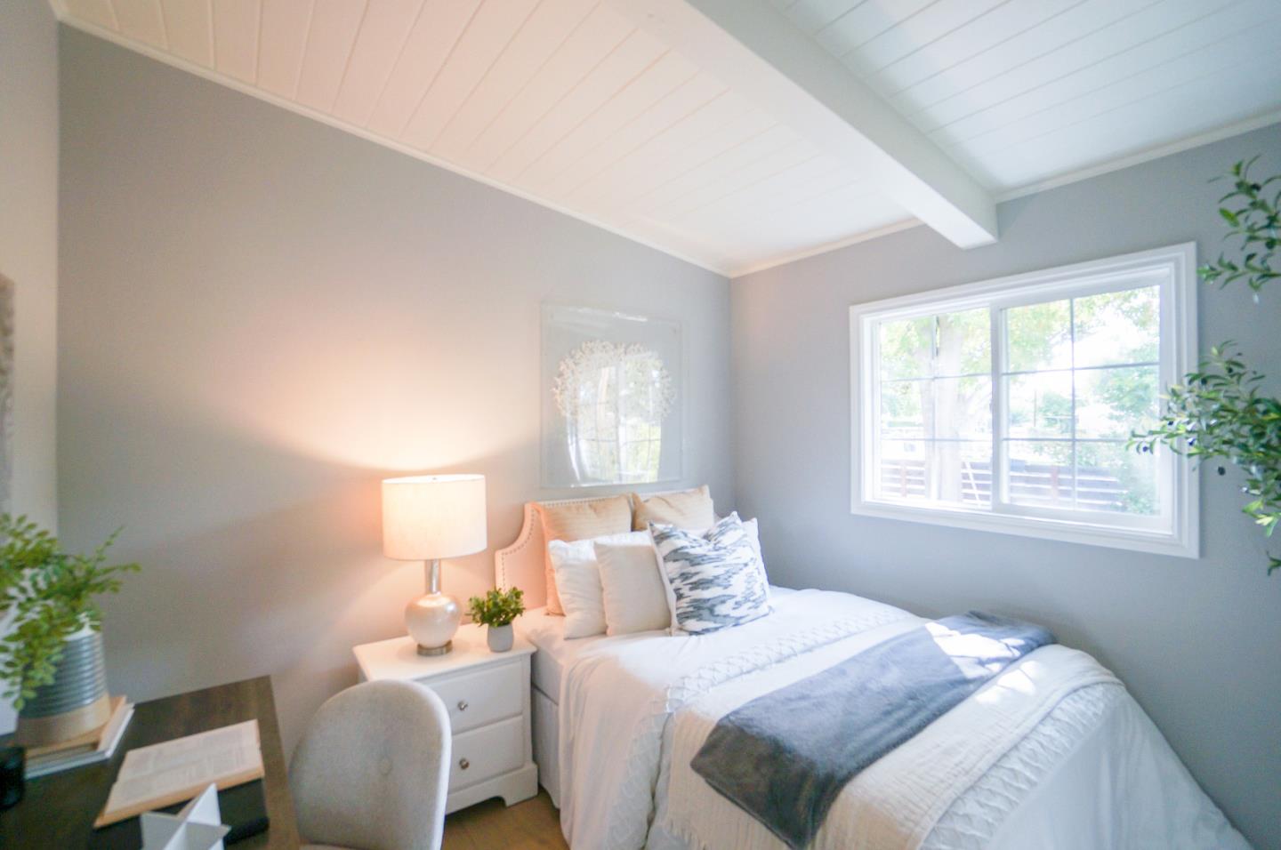 Detail Gallery Image 5 of 8 For 1304 Modoc Ave, Menlo Park,  CA 94025 - 3 Beds | 1 Baths