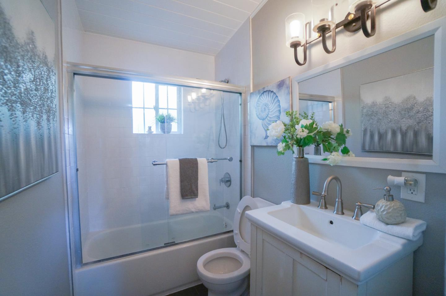 Detail Gallery Image 6 of 8 For 1304 Modoc Ave, Menlo Park,  CA 94025 - 3 Beds | 1 Baths