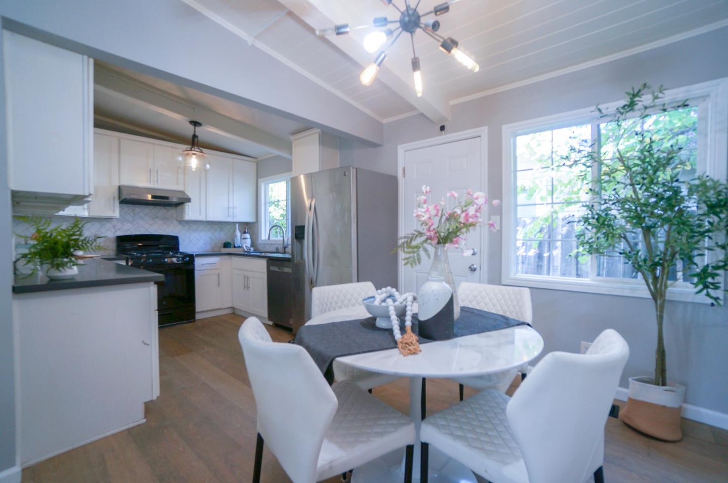 Detail Gallery Image 7 of 8 For 1304 Modoc Ave, Menlo Park,  CA 94025 - 3 Beds | 1 Baths