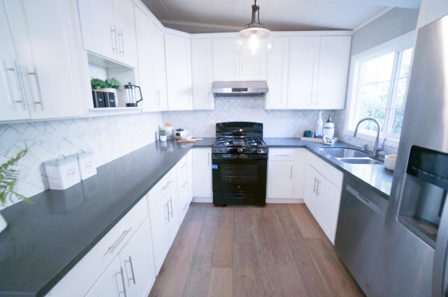 Detail Gallery Image 8 of 8 For 1304 Modoc Ave, Menlo Park,  CA 94025 - 3 Beds | 1 Baths