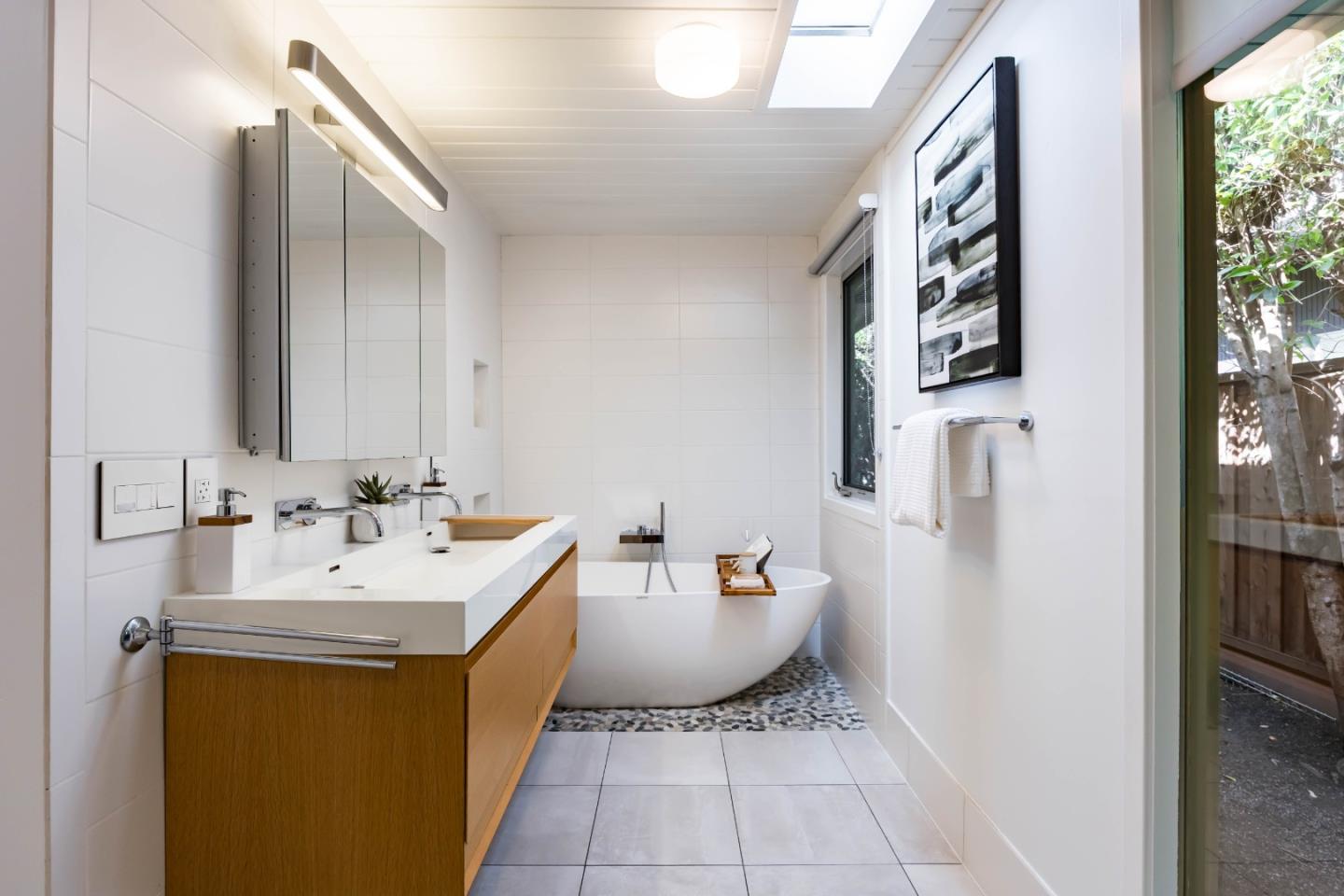 Detail Gallery Image 17 of 30 For 3502 Arbutus Ave, Palo Alto,  CA 94303 - 4 Beds | 2/1 Baths