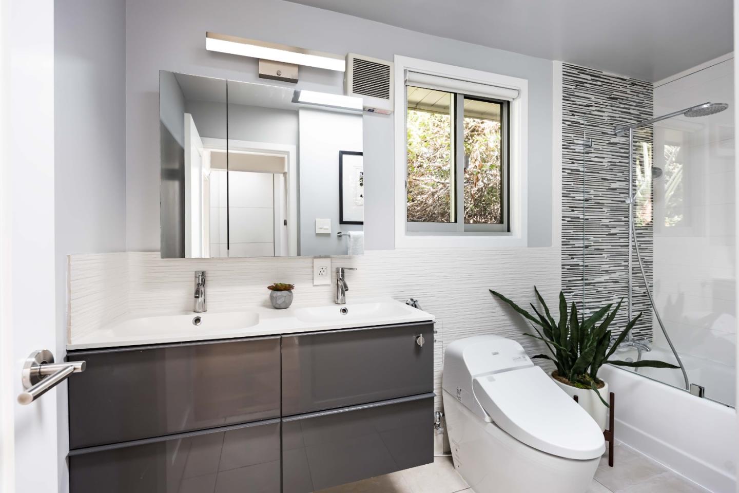 Detail Gallery Image 23 of 30 For 3502 Arbutus Ave, Palo Alto,  CA 94303 - 4 Beds | 2/1 Baths