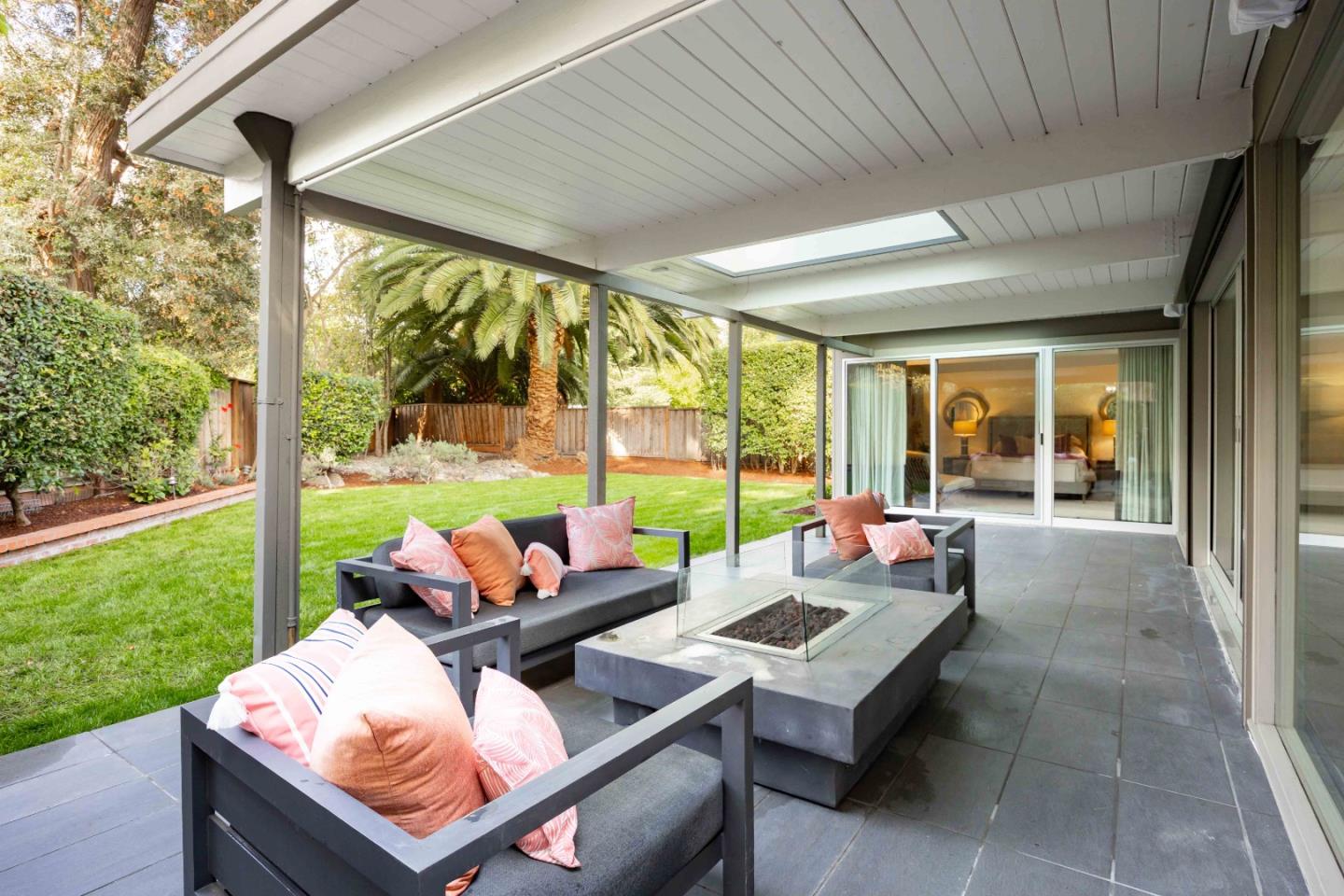 Detail Gallery Image 26 of 30 For 3502 Arbutus Ave, Palo Alto,  CA 94303 - 4 Beds | 2/1 Baths