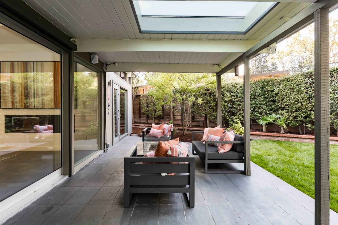 Detail Gallery Image 27 of 30 For 3502 Arbutus Ave, Palo Alto,  CA 94303 - 4 Beds | 2/1 Baths