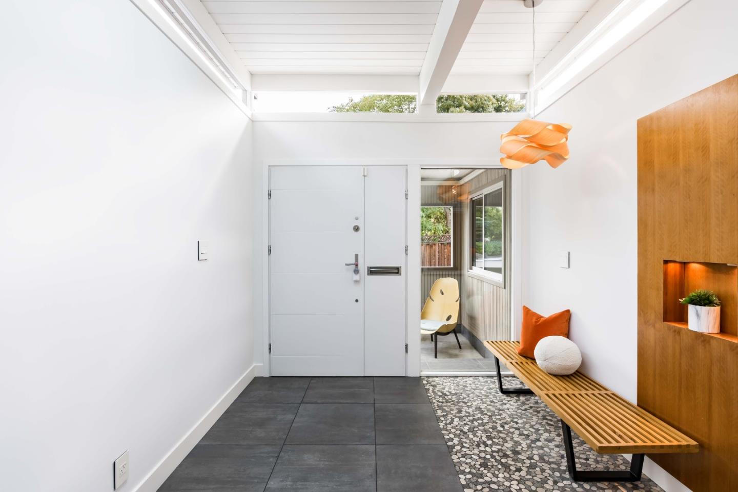 Detail Gallery Image 3 of 30 For 3502 Arbutus Ave, Palo Alto,  CA 94303 - 4 Beds | 2/1 Baths