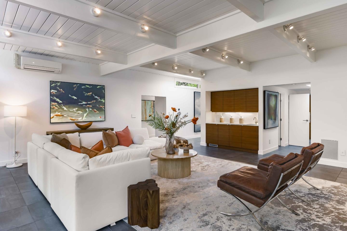 Detail Gallery Image 4 of 30 For 3502 Arbutus Ave, Palo Alto,  CA 94303 - 4 Beds | 2/1 Baths