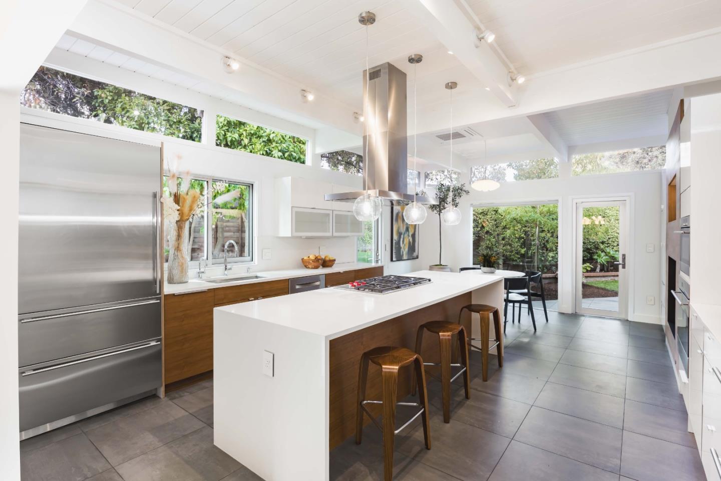 Detail Gallery Image 6 of 30 For 3502 Arbutus Ave, Palo Alto,  CA 94303 - 4 Beds | 2/1 Baths