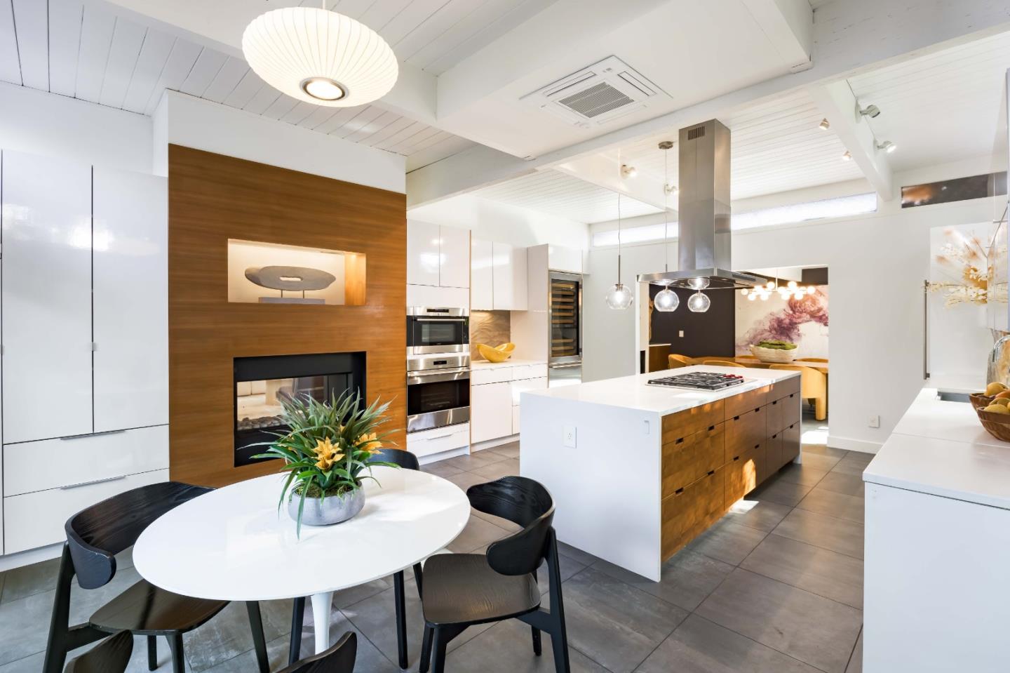 Detail Gallery Image 7 of 30 For 3502 Arbutus Ave, Palo Alto,  CA 94303 - 4 Beds | 2/1 Baths