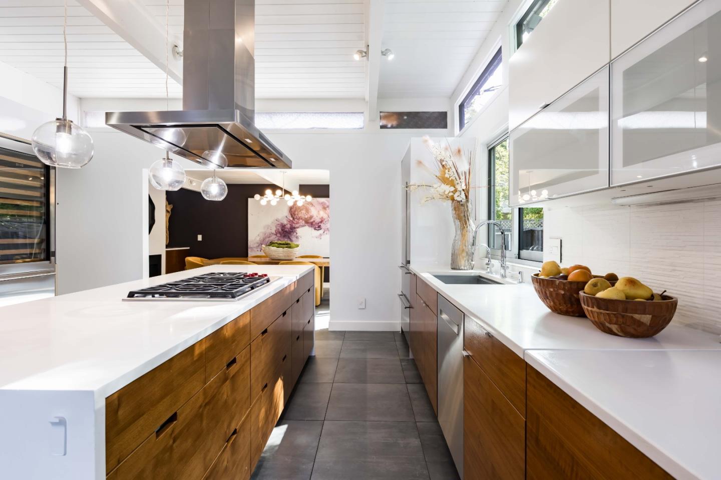 Detail Gallery Image 8 of 30 For 3502 Arbutus Ave, Palo Alto,  CA 94303 - 4 Beds | 2/1 Baths