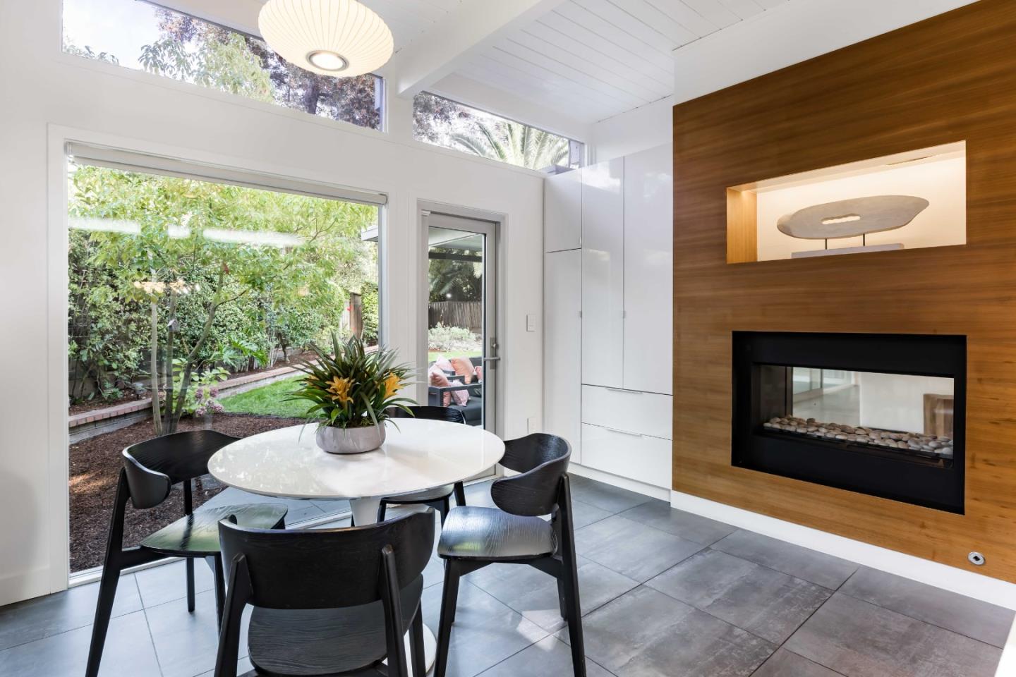 Detail Gallery Image 9 of 30 For 3502 Arbutus Ave, Palo Alto,  CA 94303 - 4 Beds | 2/1 Baths