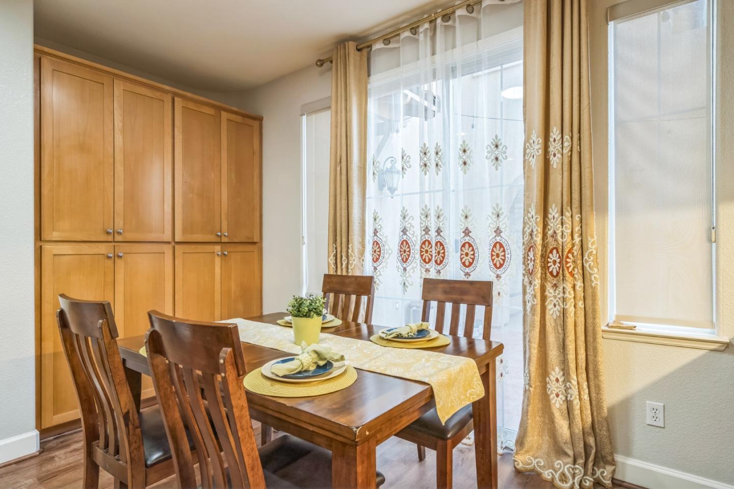 Detail Gallery Image 13 of 55 For 2371 Capistrello St, Dublin,  CA 94568 - 4 Beds | 3/1 Baths