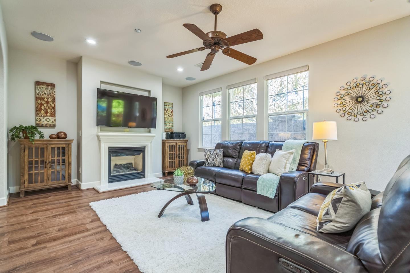 Detail Gallery Image 14 of 55 For 2371 Capistrello St, Dublin,  CA 94568 - 4 Beds | 3/1 Baths