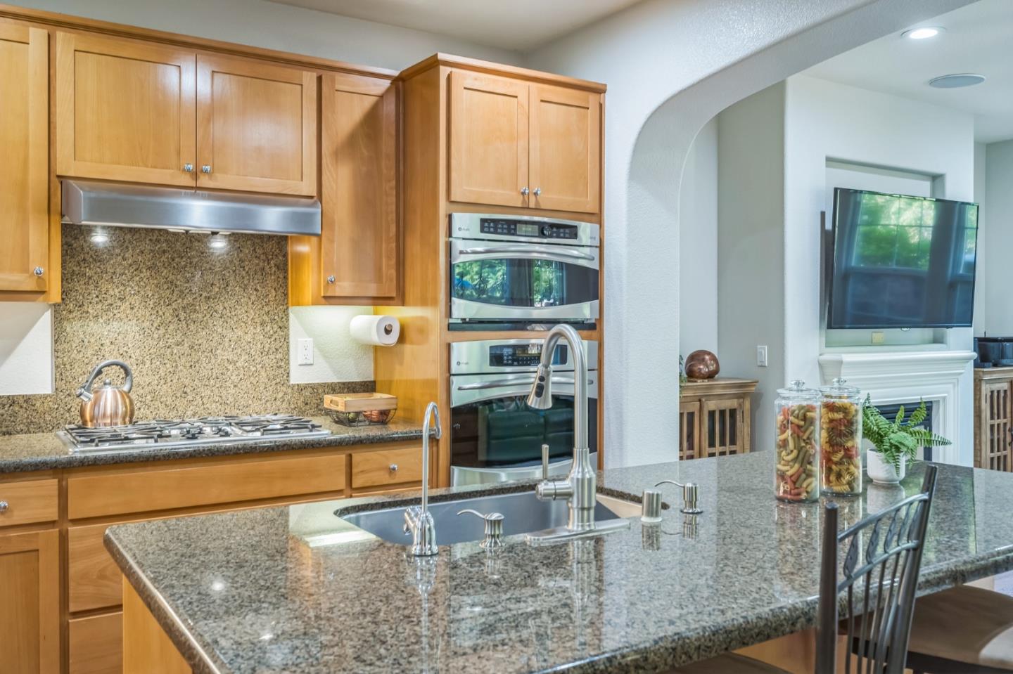 Detail Gallery Image 7 of 55 For 2371 Capistrello St, Dublin,  CA 94568 - 4 Beds | 3/1 Baths