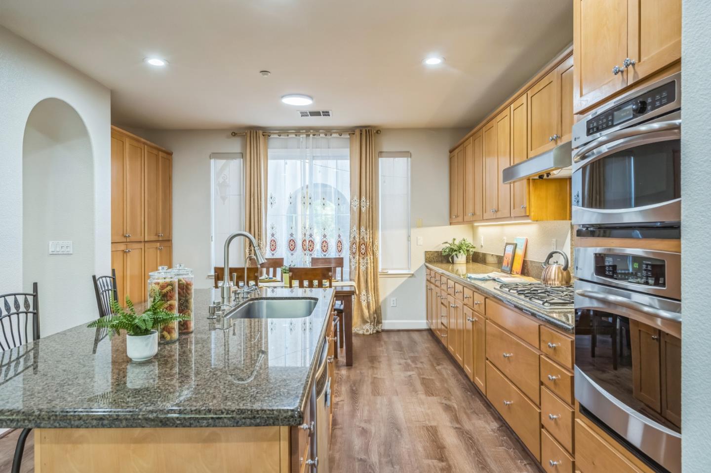 Detail Gallery Image 9 of 55 For 2371 Capistrello St, Dublin,  CA 94568 - 4 Beds | 3/1 Baths