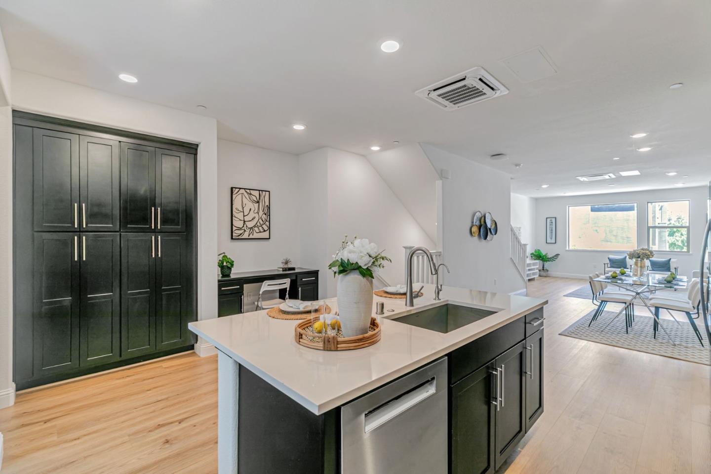 Detail Gallery Image 10 of 70 For 5765 Magnetic Loop, San Jose,  CA 95119 - 3 Beds | 3/1 Baths