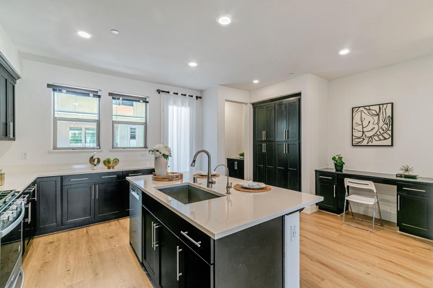 Detail Gallery Image 6 of 70 For 5765 Magnetic Loop, San Jose,  CA 95119 - 3 Beds | 3/1 Baths