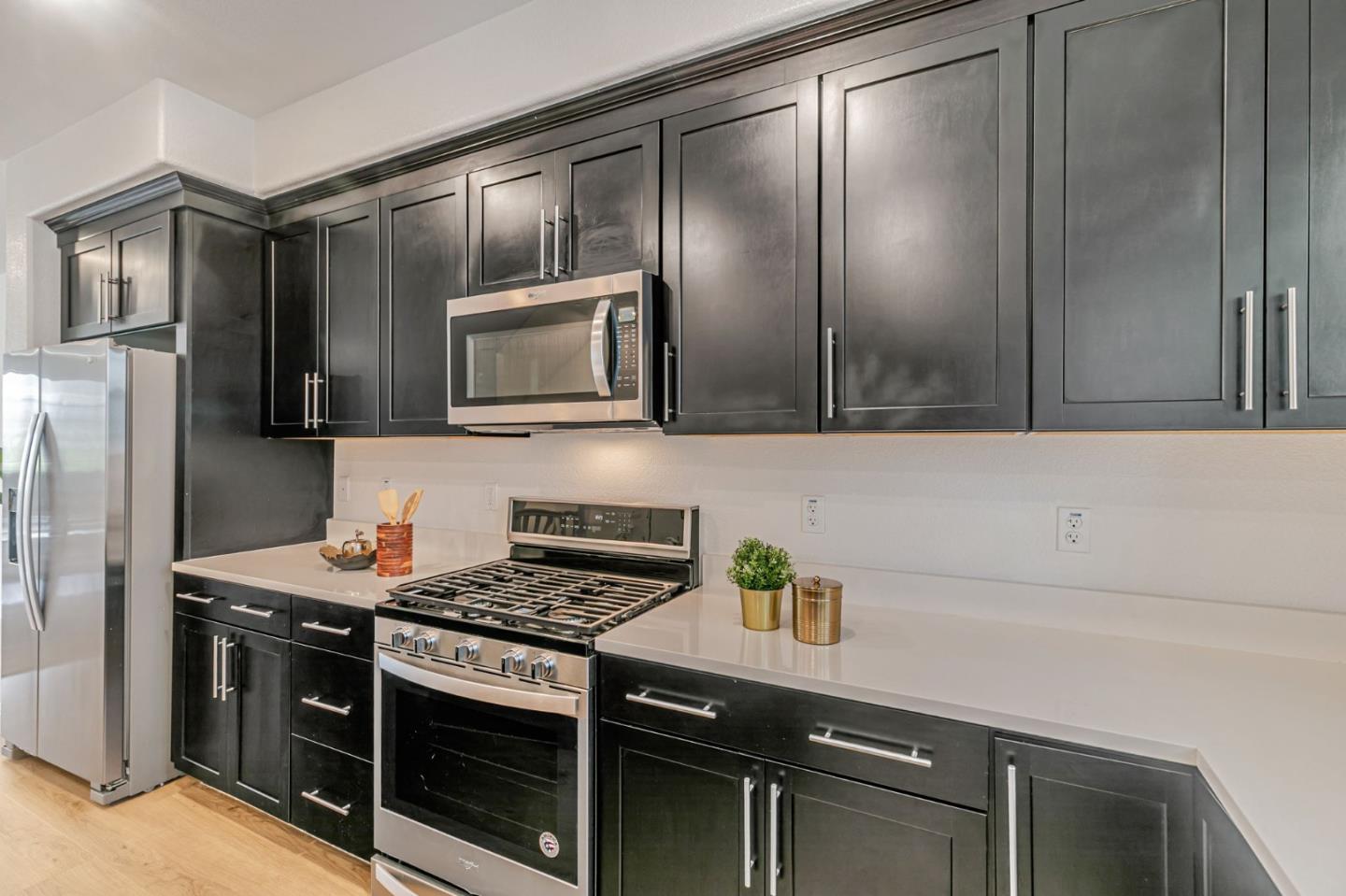 Detail Gallery Image 8 of 70 For 5765 Magnetic Loop, San Jose,  CA 95119 - 3 Beds | 3/1 Baths