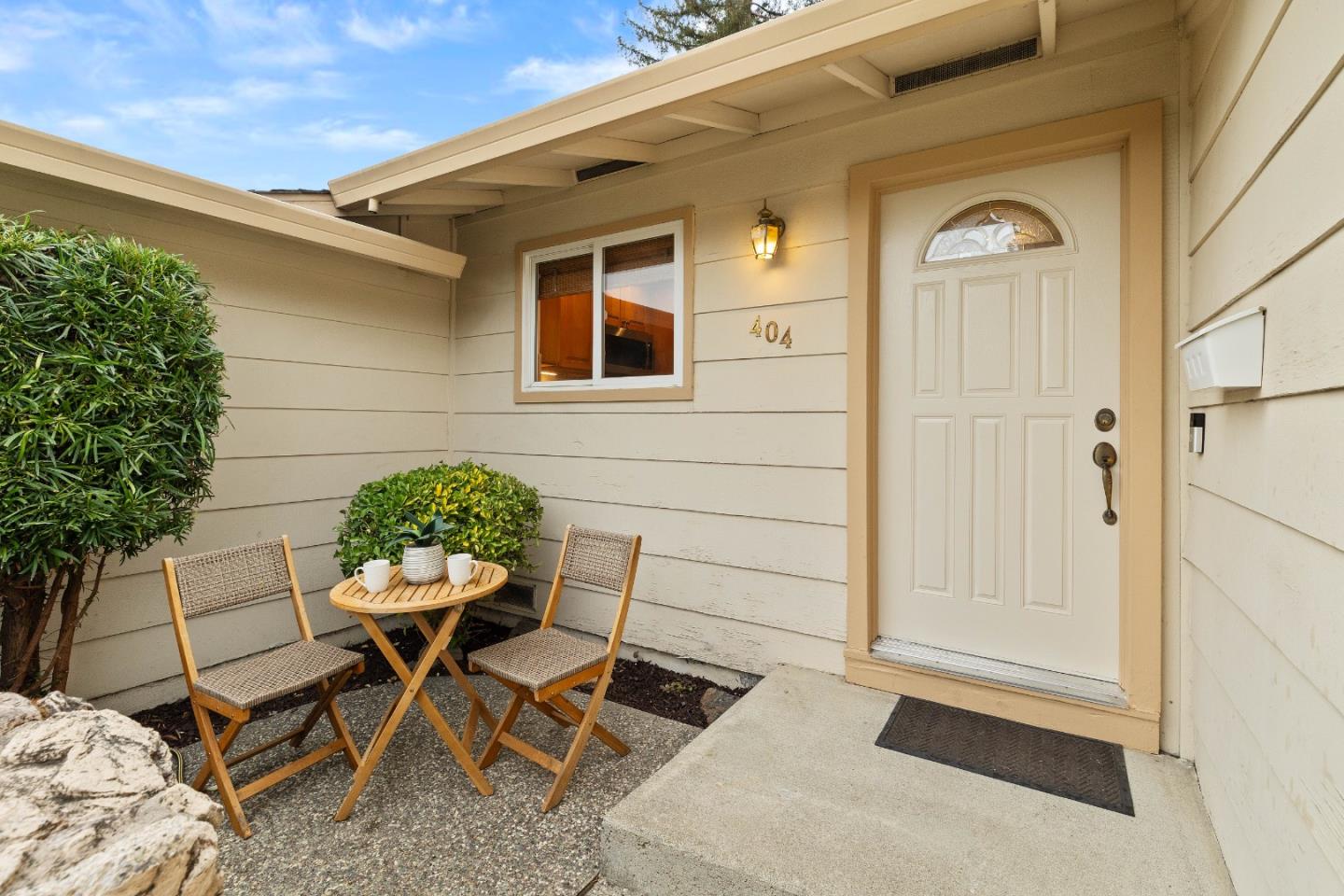 Detail Gallery Image 2 of 25 For 404 Ariel Dr, San Jose,  CA 95123 - 4 Beds | 2 Baths