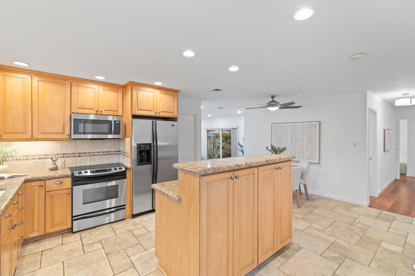 Detail Gallery Image 5 of 25 For 404 Ariel Dr, San Jose,  CA 95123 - 4 Beds | 2 Baths