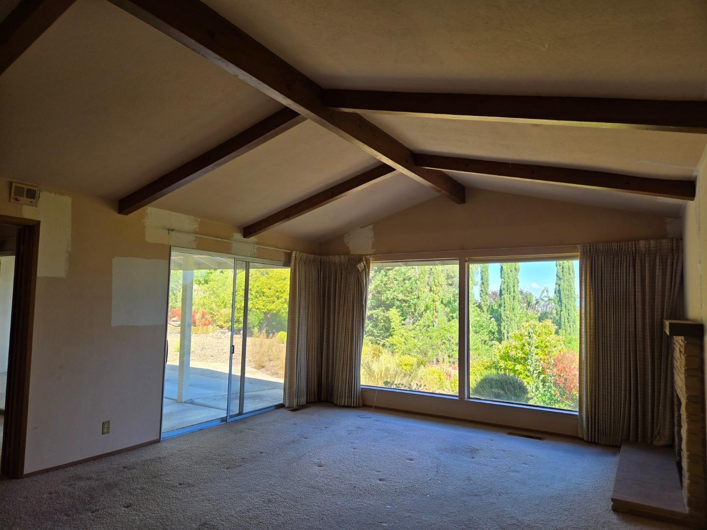 Detail Gallery Image 11 of 40 For 12130 Foothill Ln, Los Altos Hills,  CA 94022 - 4 Beds | 2/1 Baths