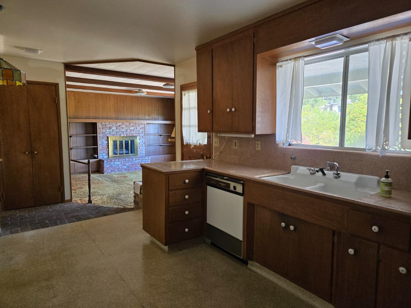 Detail Gallery Image 15 of 40 For 12130 Foothill Ln, Los Altos Hills,  CA 94022 - 4 Beds | 2/1 Baths