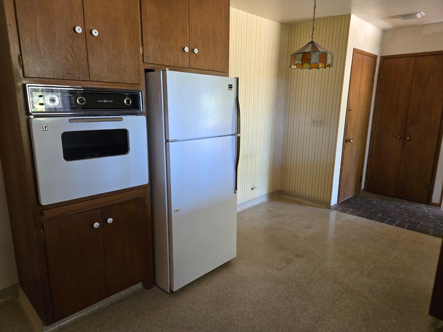 Detail Gallery Image 16 of 40 For 12130 Foothill Ln, Los Altos Hills,  CA 94022 - 4 Beds | 2/1 Baths