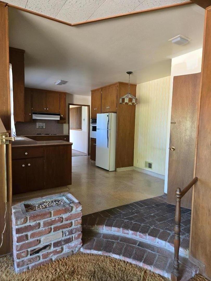 Detail Gallery Image 17 of 40 For 12130 Foothill Ln, Los Altos Hills,  CA 94022 - 4 Beds | 2/1 Baths