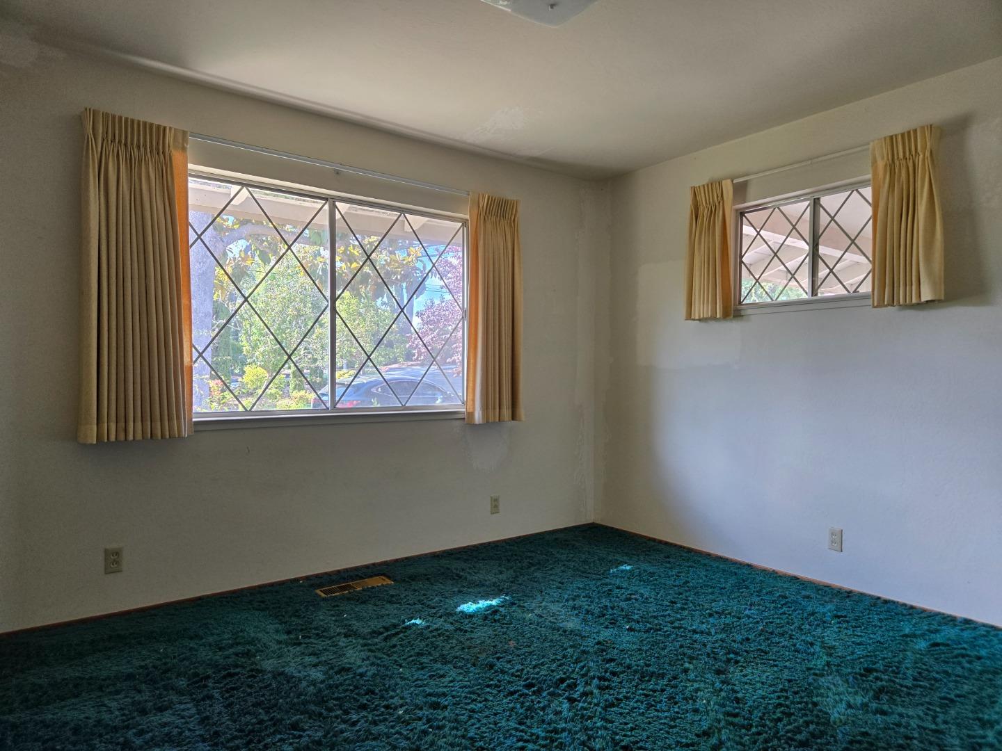 Detail Gallery Image 22 of 40 For 12130 Foothill Ln, Los Altos Hills,  CA 94022 - 4 Beds | 2/1 Baths