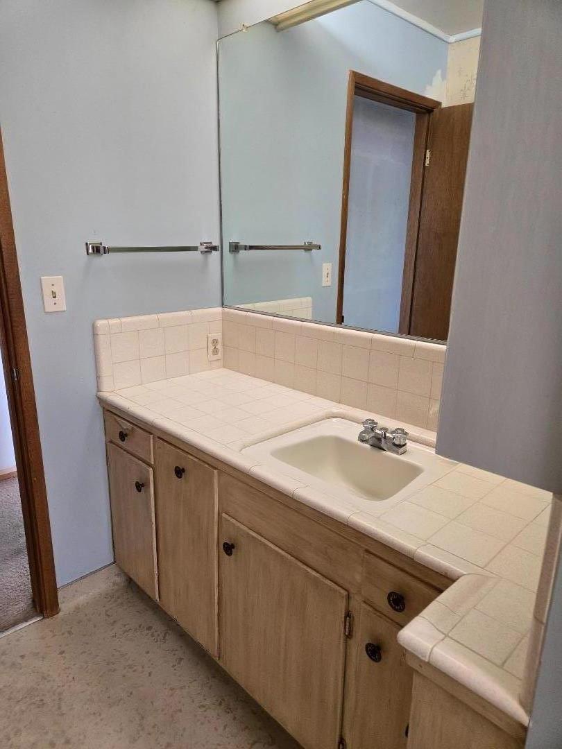 Detail Gallery Image 24 of 40 For 12130 Foothill Ln, Los Altos Hills,  CA 94022 - 4 Beds | 2/1 Baths