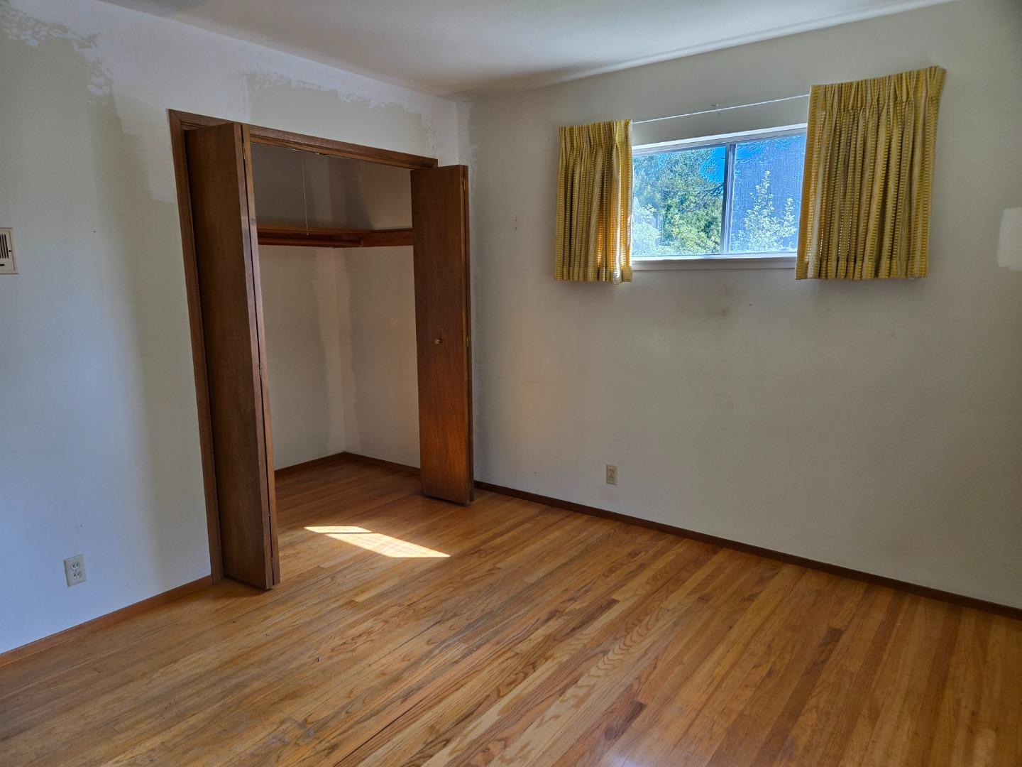 Detail Gallery Image 28 of 40 For 12130 Foothill Ln, Los Altos Hills,  CA 94022 - 4 Beds | 2/1 Baths