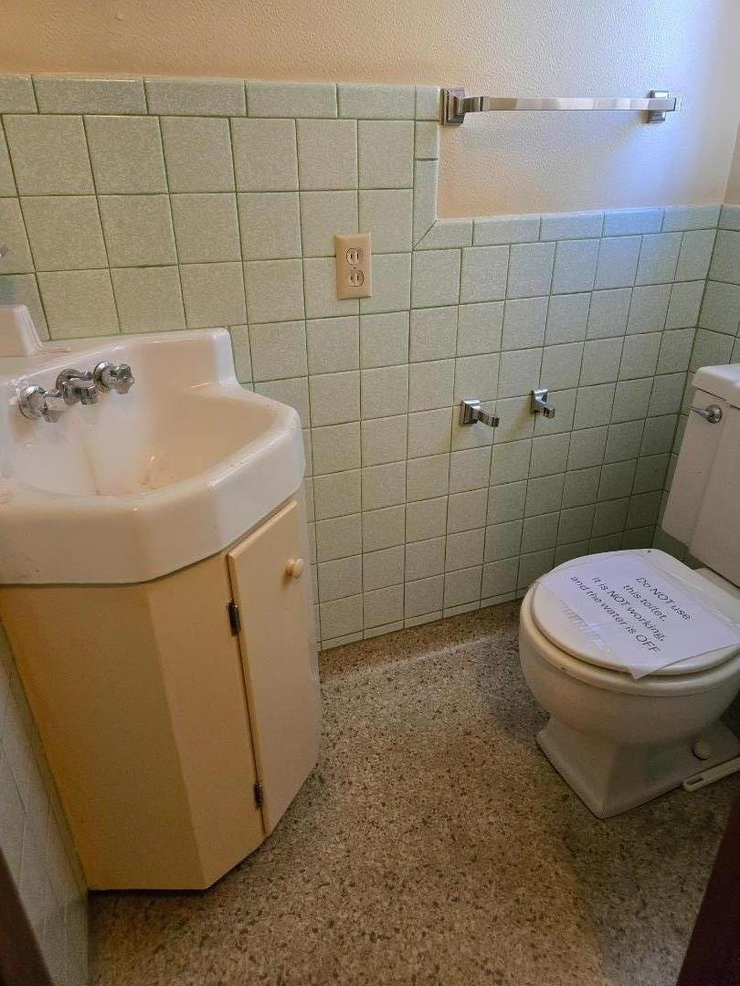 Detail Gallery Image 35 of 40 For 12130 Foothill Ln, Los Altos Hills,  CA 94022 - 4 Beds | 2/1 Baths