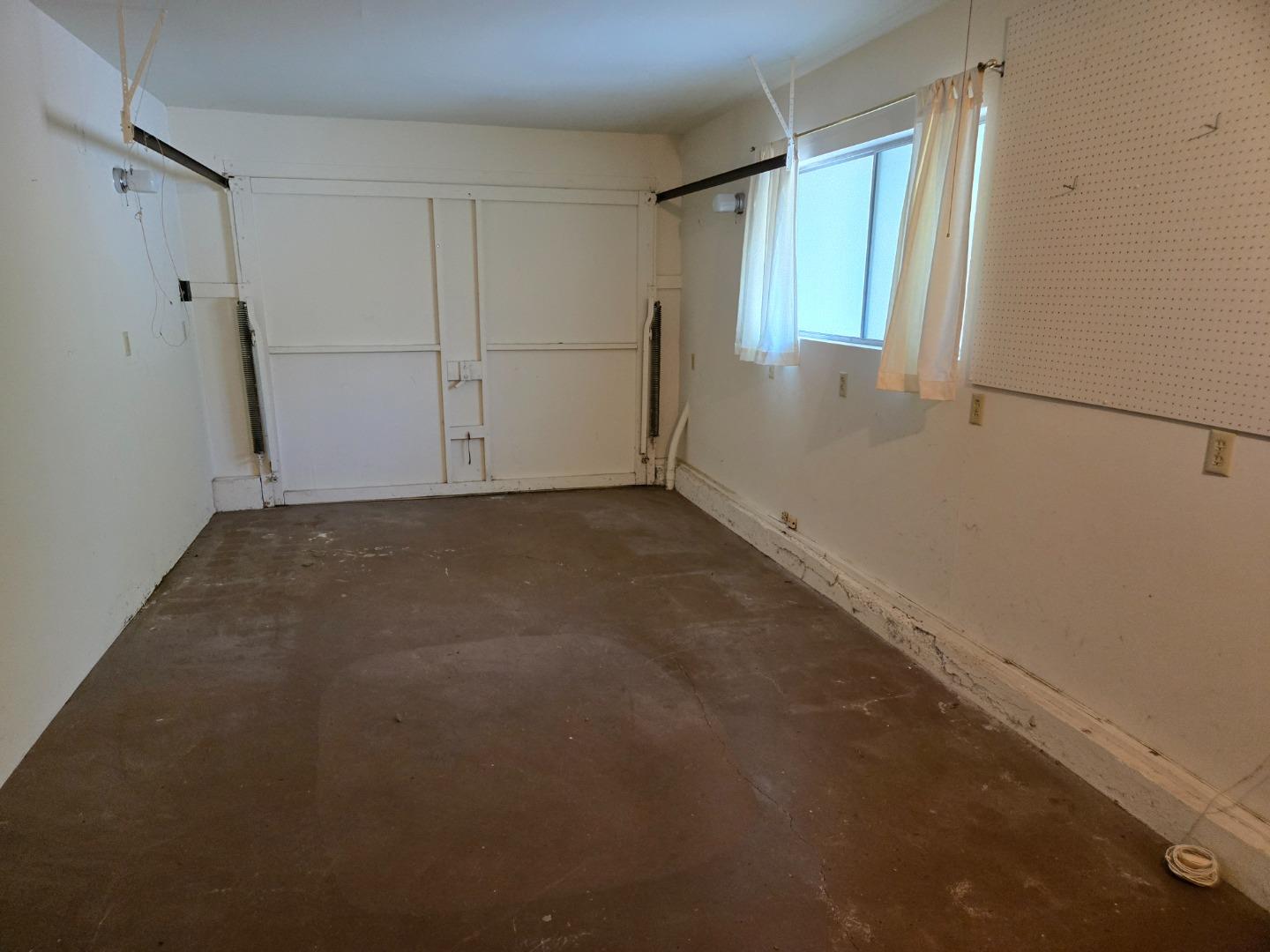 Detail Gallery Image 37 of 40 For 12130 Foothill Ln, Los Altos Hills,  CA 94022 - 4 Beds | 2/1 Baths