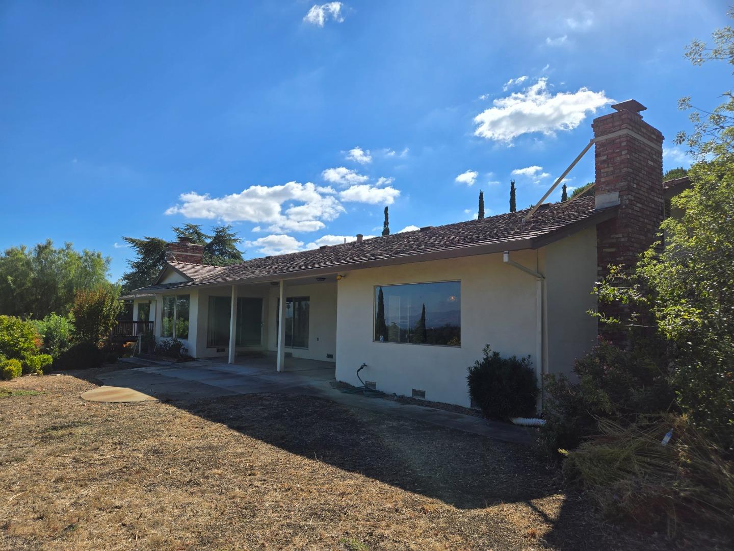 Detail Gallery Image 5 of 40 For 12130 Foothill Ln, Los Altos Hills,  CA 94022 - 4 Beds | 2/1 Baths